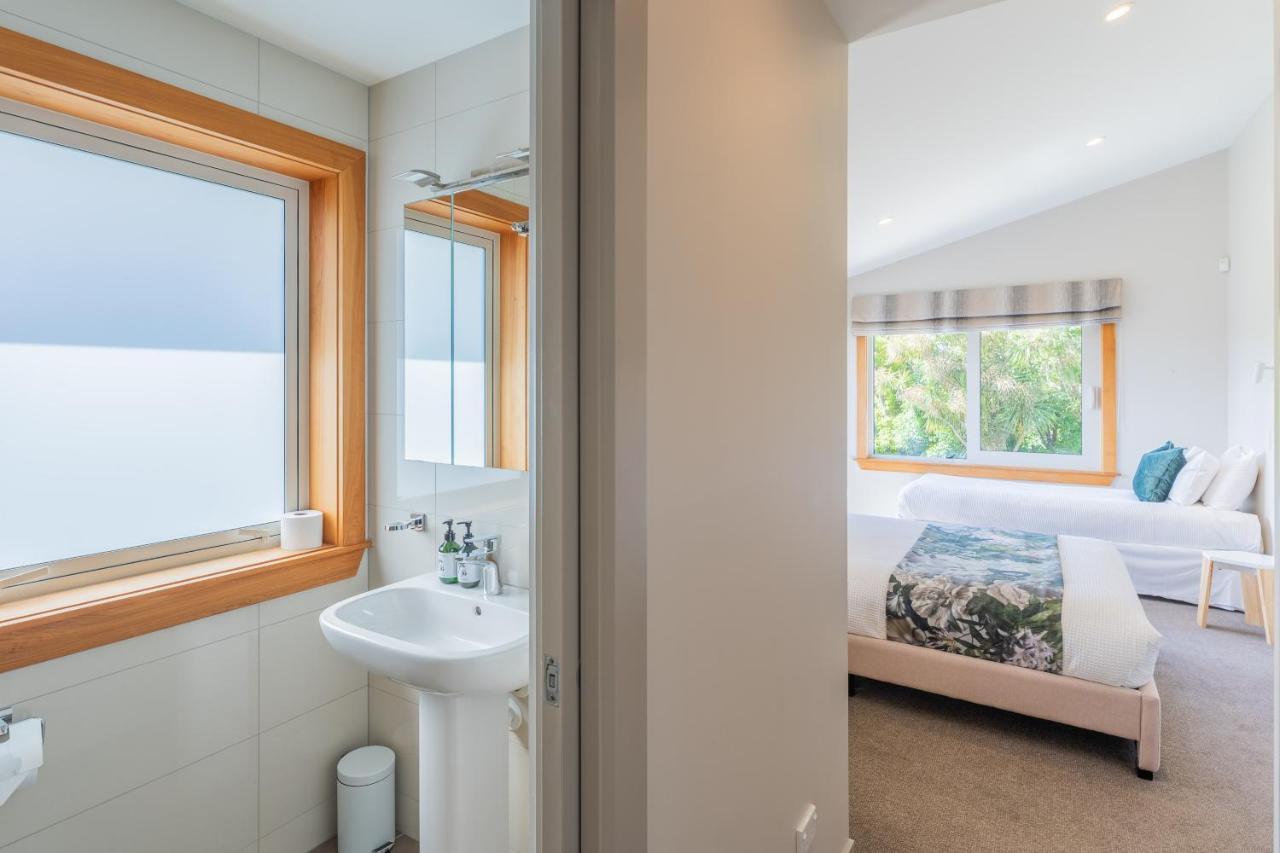Anam Cara Gardens Luxury Villa Private Bedrooms And Ensuite Bathrooms Sleeps 9 Otaki Exterior photo
