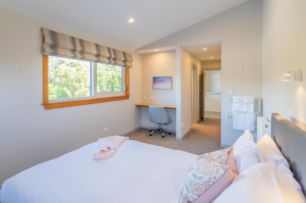 Anam Cara Gardens Luxury Villa Private Bedrooms And Ensuite Bathrooms Sleeps 9 Otaki Exterior photo