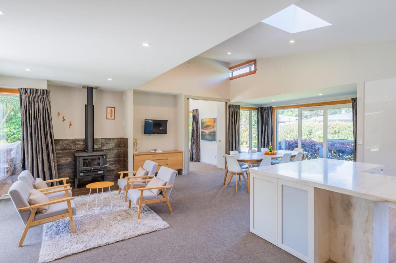 Anam Cara Gardens Luxury Villa Private Bedrooms And Ensuite Bathrooms Sleeps 9 Otaki Exterior photo