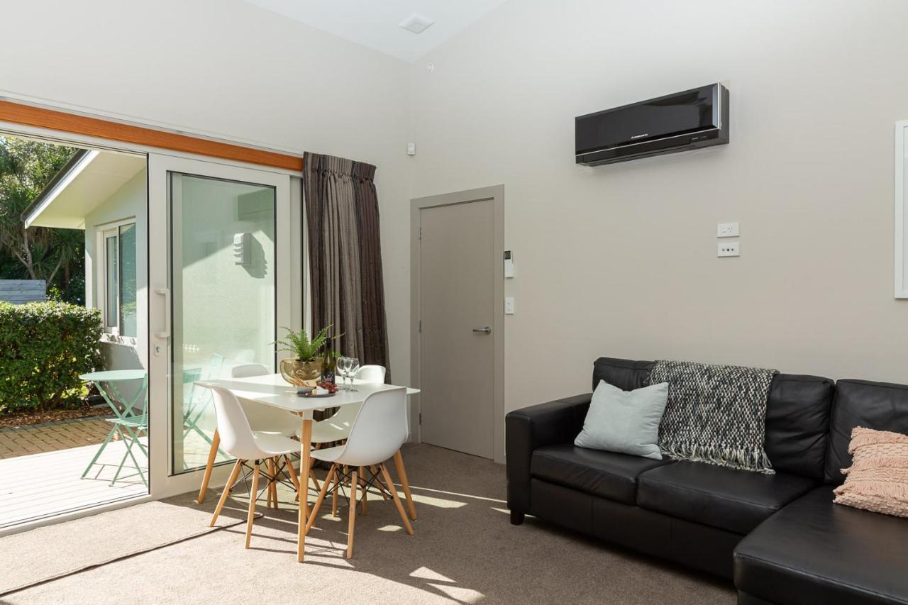 Anam Cara Gardens Luxury Villa Private Bedrooms And Ensuite Bathrooms Sleeps 9 Otaki Exterior photo