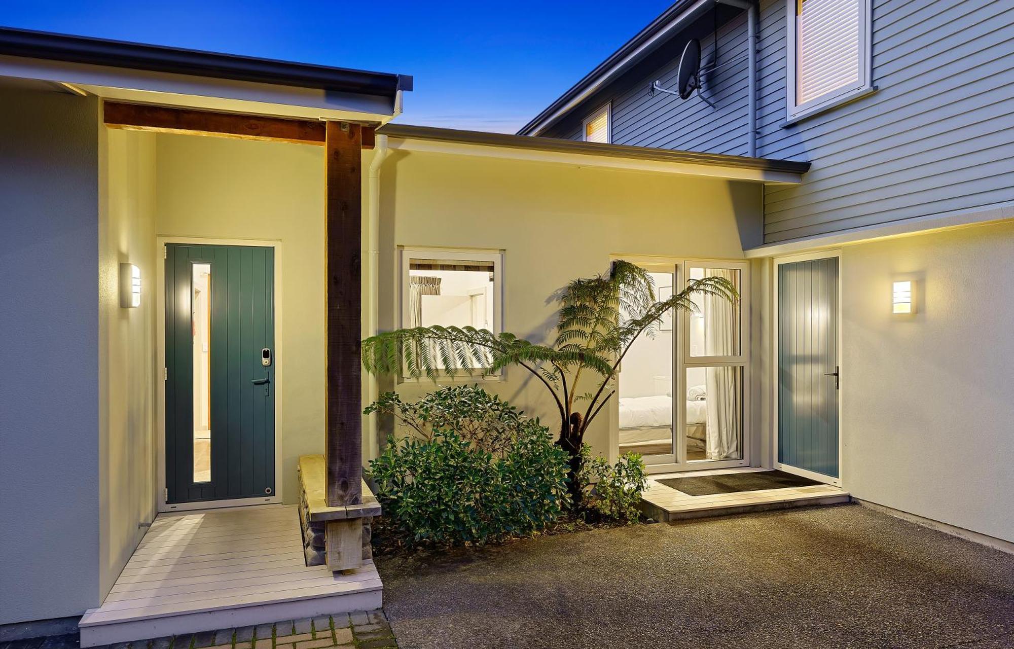 Anam Cara Gardens Luxury Villa Private Bedrooms And Ensuite Bathrooms Sleeps 9 Otaki Exterior photo