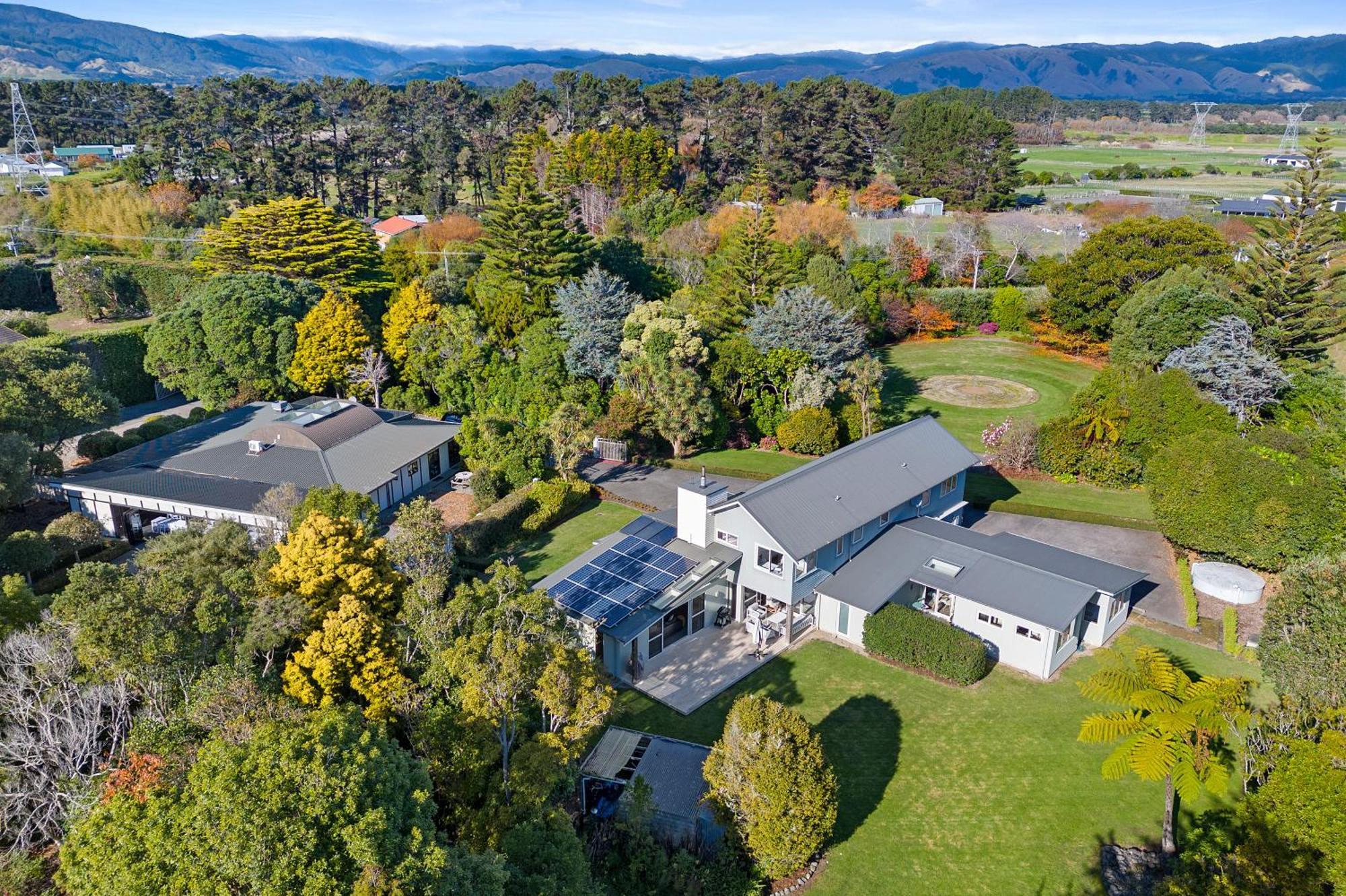 Anam Cara Gardens Luxury Villa Private Bedrooms And Ensuite Bathrooms Sleeps 9 Otaki Exterior photo